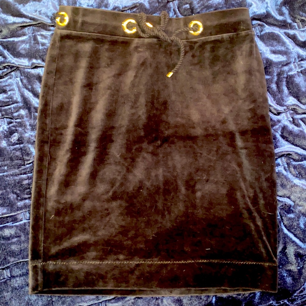 Sm. Black velour Plush & Lush skirt w gold belt holes & gold tipped rope belt
